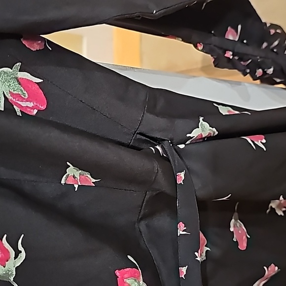 Club Monaco mini wrap dress silk size 0 excellent roses - Picture 7 of 8